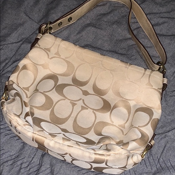 Gold Coach Purse 👜 (‘08-‘12) - Picture 7 of 10